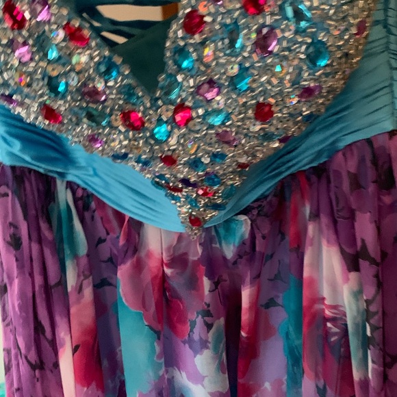 PROM DRESS - Picture 3 of 4